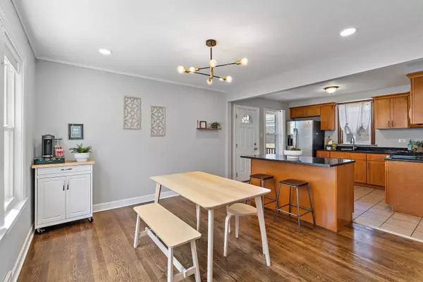 5304 N Moody AVE, Chicago, IL 60630