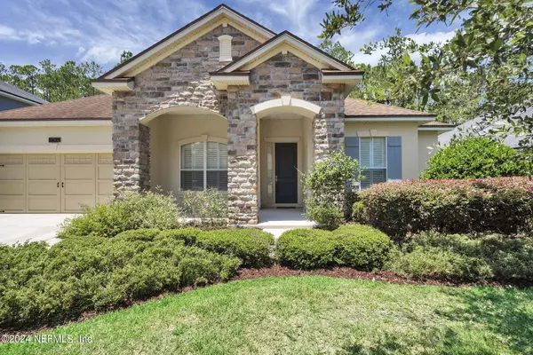 2066 CLUB LAKE DR, Orange Park, FL 32065