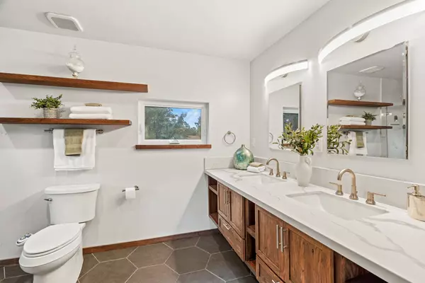 1580 Camino Redondo, Los Alamos, NM 87544