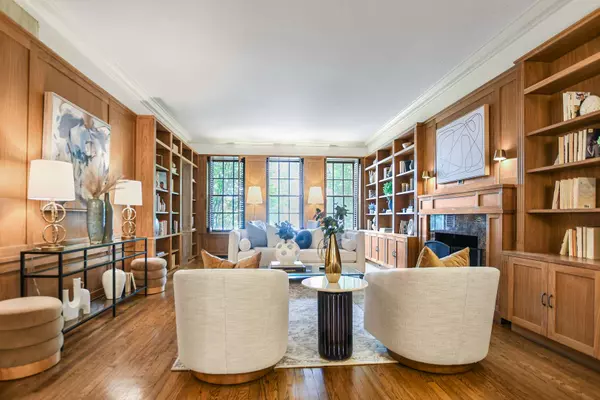 219 E Lake Shore DR #2D, Chicago, IL 60611