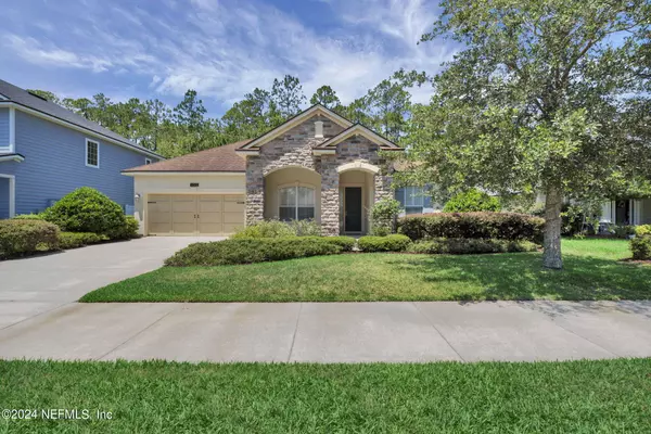 2066 CLUB LAKE DR, Orange Park, FL 32065