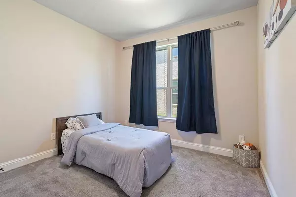 7306 Roaring Springs Road, Arlington, TX 76002