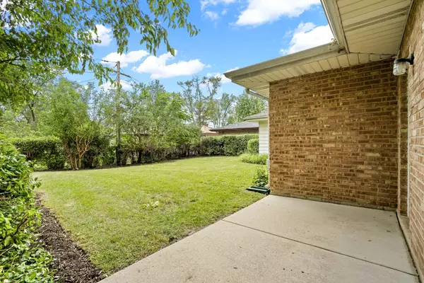 253 E Jeffery Avenue, Wheeling, IL 60090