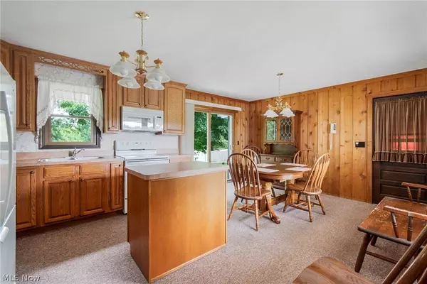 6221 NE Amy Boyle RD NE, Brookfield, OH 44403