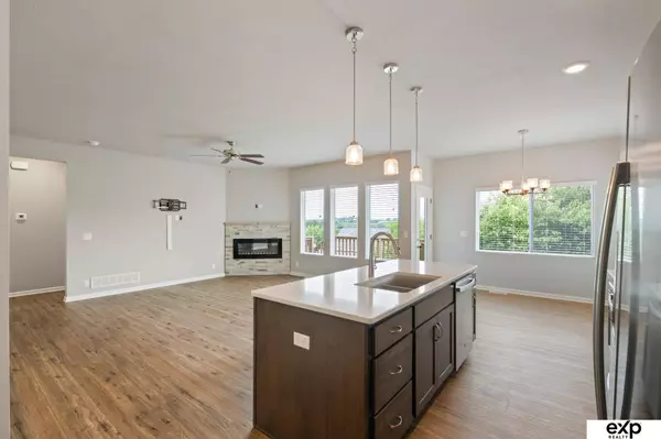 7705 N 108th Street, Omaha, NE 68142