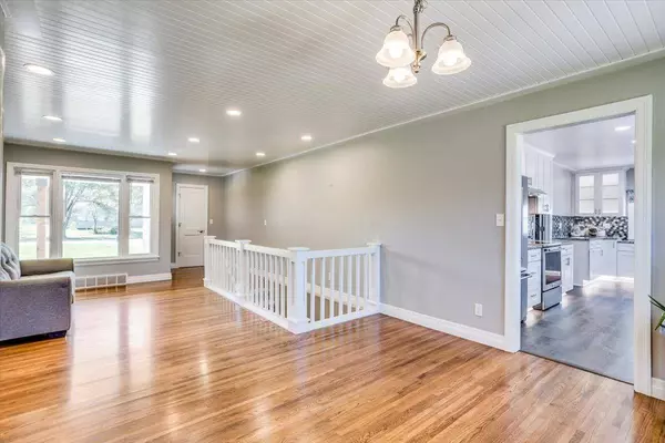 8912 Ross St, Valley Center, KS 67147