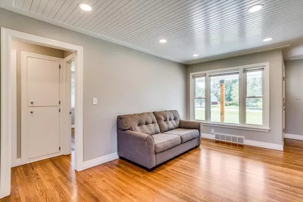 8912 Ross St, Valley Center, KS 67147