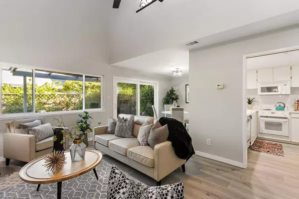 821 Crestwater LN, Sacramento, CA 95831