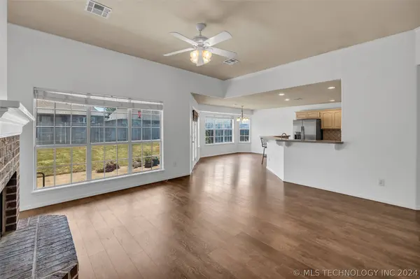 1704 W 119th PL S, Jenks, OK 74037