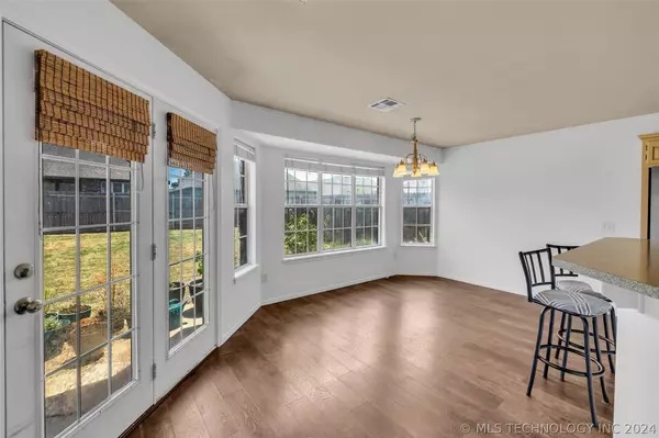 1704 W 119th PL S, Jenks, OK 74037