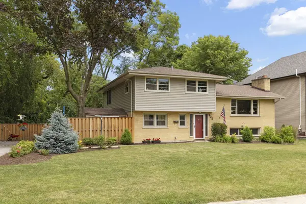 925 Arbor Avenue, Wheaton, IL 60189