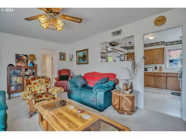 4021 SE 74TH AVE, Portland, OR 97206