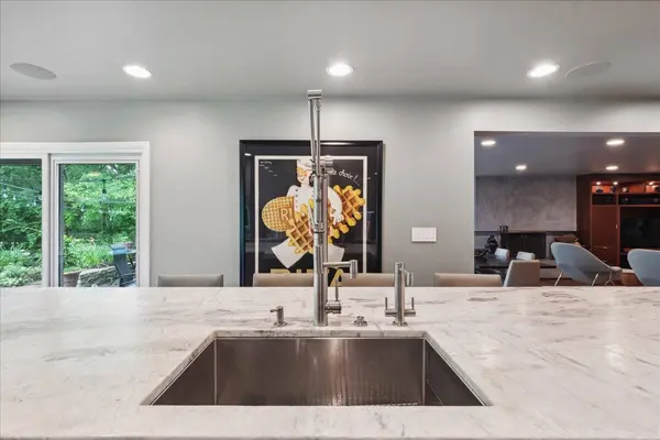 940 Brittany RD, Highland Park, IL 60035