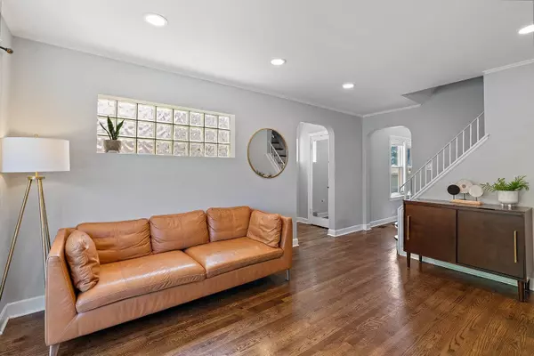 5304 N Moody AVE, Chicago, IL 60630