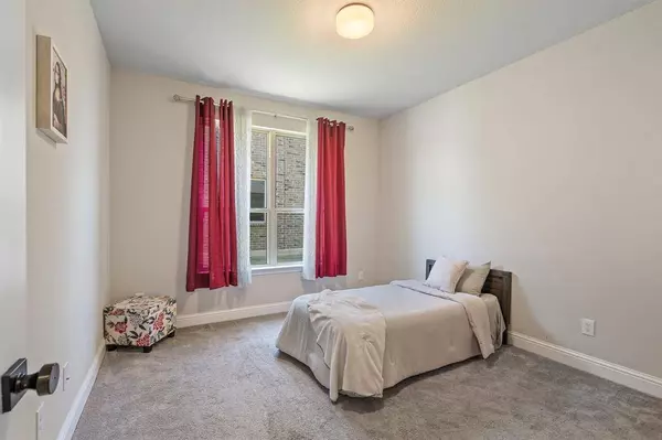 7306 Roaring Springs Road, Arlington, TX 76002