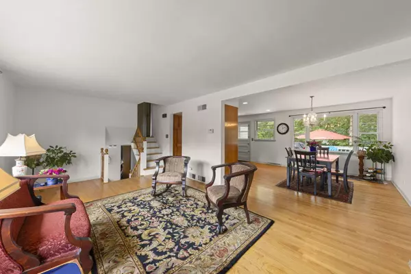 925 Arbor Avenue, Wheaton, IL 60189