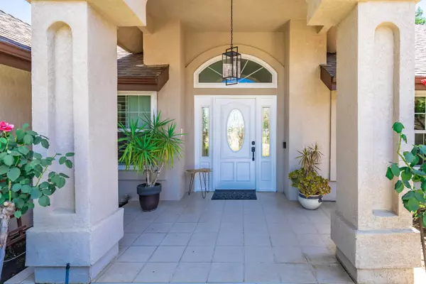 3163 Mckelvy Avenue, Clovis, CA 93611