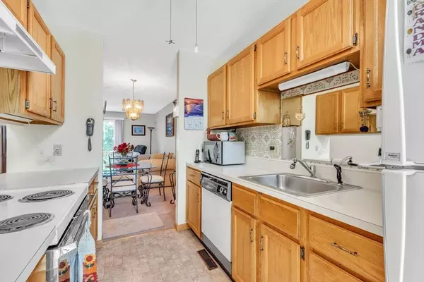 61 Abbey Memorial Dr #142, Chicopee, MA 01020