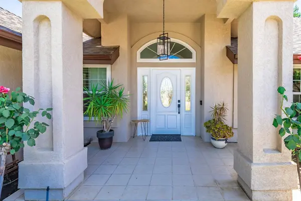 3163 Mckelvy Avenue, Clovis, CA 93611