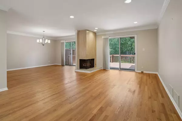 4010 Dundee RD, Northbrook, IL 60062