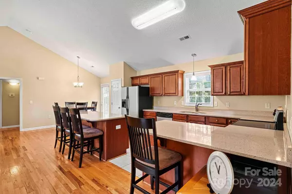 3324 48th Avenue LN NE, Hickory, NC 28601