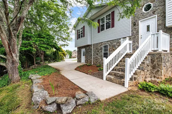 214 Taylor CIR, Granite Falls, NC 28630