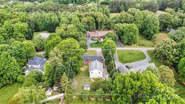 1586 Victorian Hills CIR, Conover, NC 28613