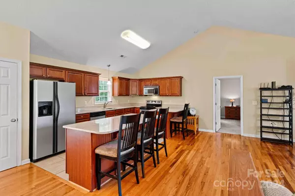 3324 48th Avenue LN NE, Hickory, NC 28601