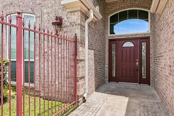 2220 S Bourque CT, Nederland, TX 77627