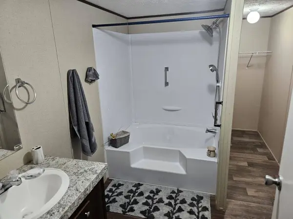 135 Queen Dr, Ridgeville, SC 29472