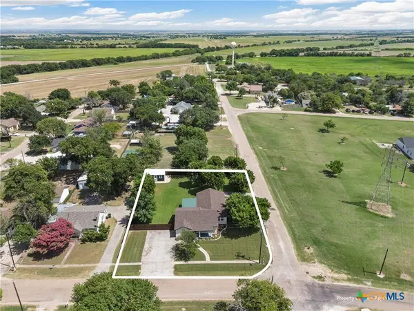 511 W Houston ST, Abbott, TX 76621