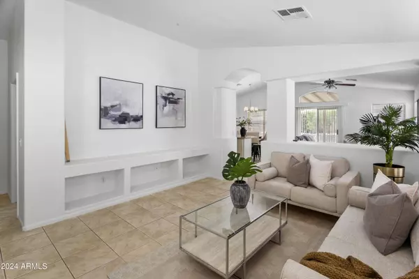 4748 E DESERT WIND Drive, Phoenix, AZ 85044