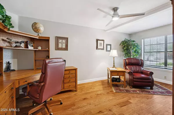 1156 E KINGS Avenue, Phoenix, AZ 85022