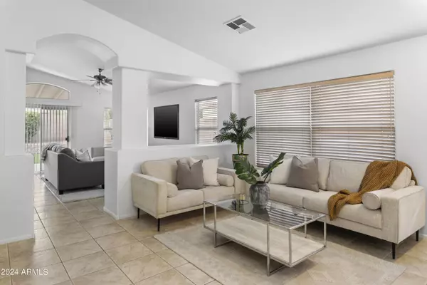 4748 E DESERT WIND Drive, Phoenix, AZ 85044