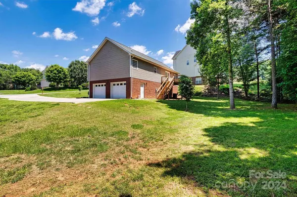 3324 48th Avenue LN NE, Hickory, NC 28601