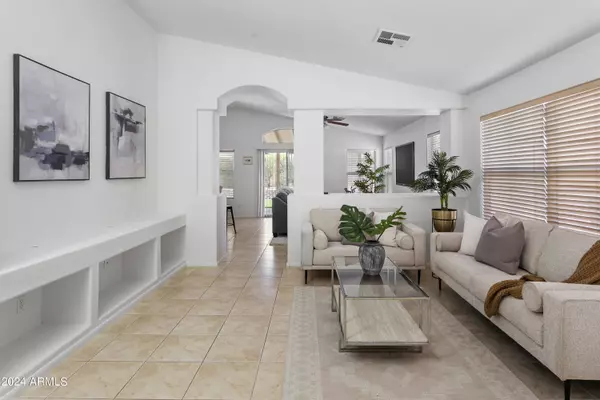 4748 E DESERT WIND Drive, Phoenix, AZ 85044