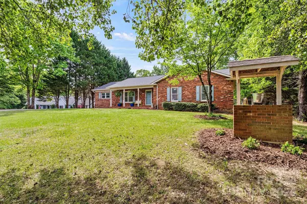 1586 Victorian Hills CIR, Conover, NC 28613