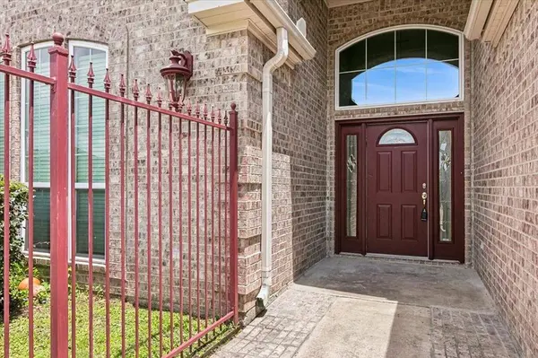 2220 S Bourque CT, Nederland, TX 77627