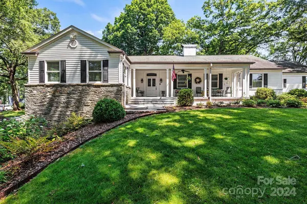 842 North Center ST, Hickory, NC 28601