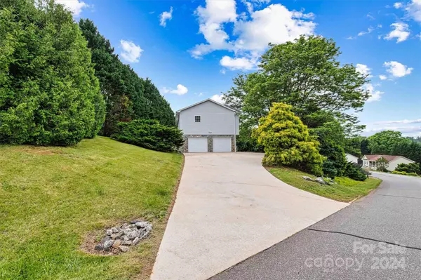 214 Taylor CIR, Granite Falls, NC 28630