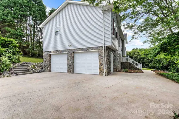 214 Taylor CIR, Granite Falls, NC 28630