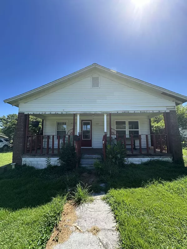 318 Center St, Greenville, KY 42345