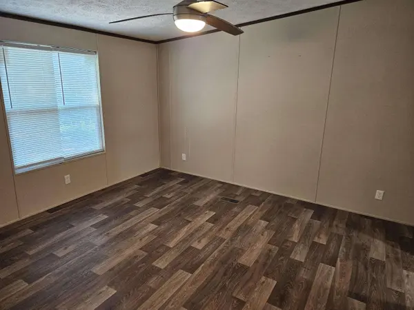 135 Queen Dr, Ridgeville, SC 29472