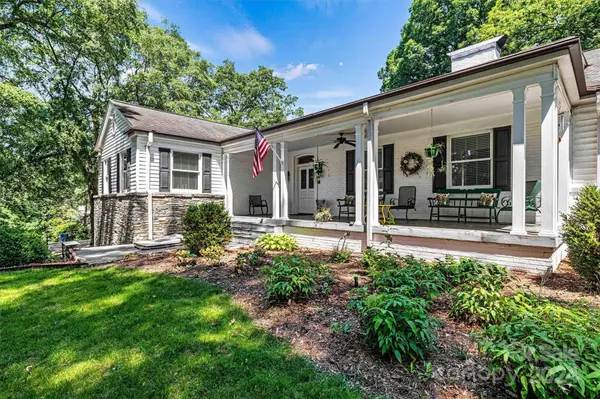 842 North Center ST, Hickory, NC 28601