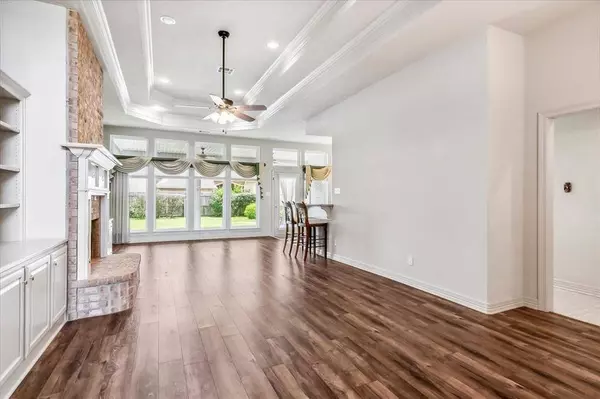 2220 S Bourque CT, Nederland, TX 77627