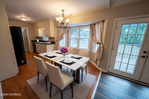 1304 Willow Springs Drive E, Richlands, NC 28574