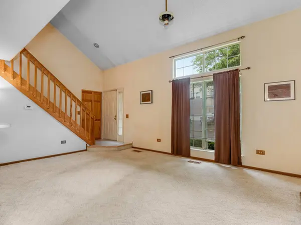 1119 N Knollwood DR, Palatine, IL 60067