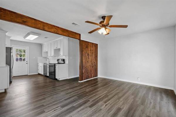 9216 Oels Street, White Settlement, TX 76108