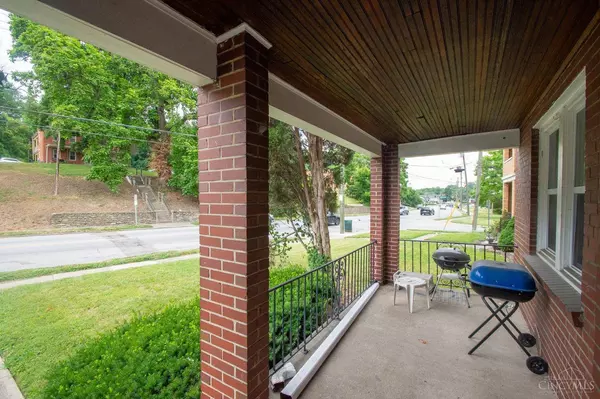 3872 Vine St, Cincinnati, OH 45217