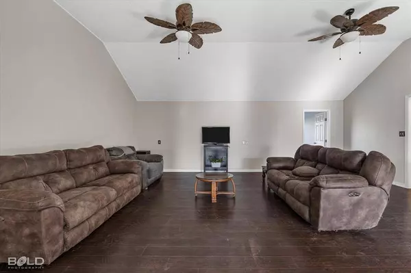 209 Shadow Ridge Drive, Bossier City, LA 71112